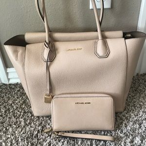Large Michael Kors Mercer Tote & Matching Wristlet